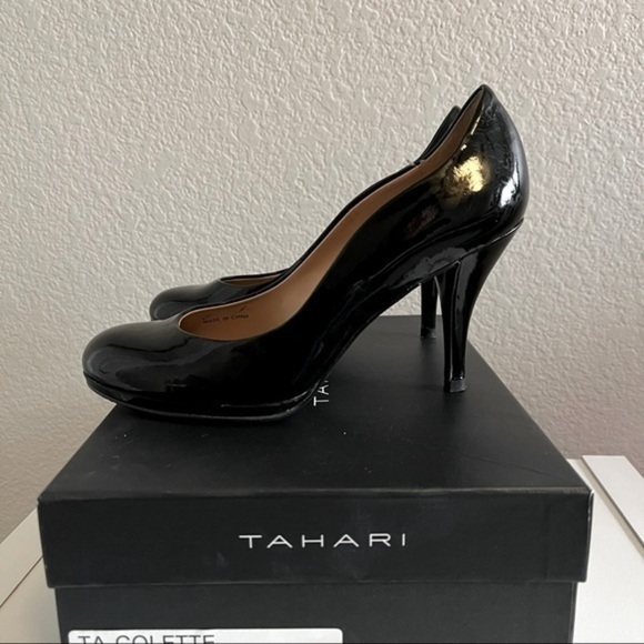 Tahari black patent pumps - Picture 3 of 8